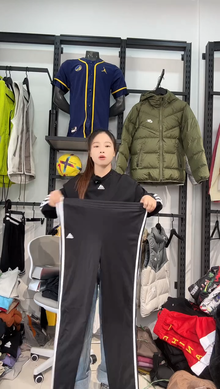 3597闪购编码 阿迪运动卫衣裤以直播间过款为准 尺码  xl