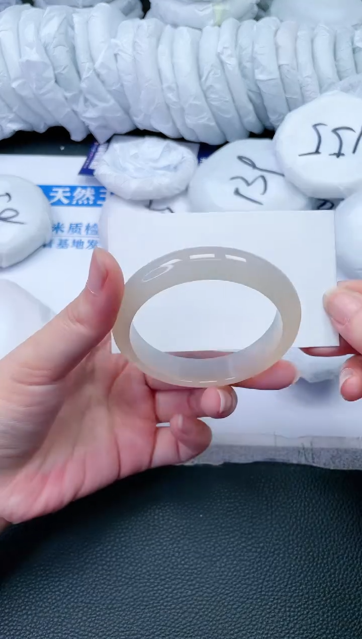 【闪购商品】石英质玉手镯未镶嵌M663