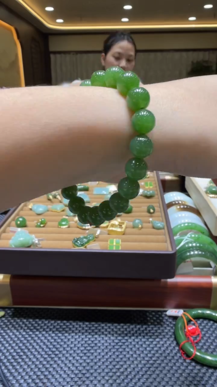 颈饰未镶嵌和田玉手串10mm