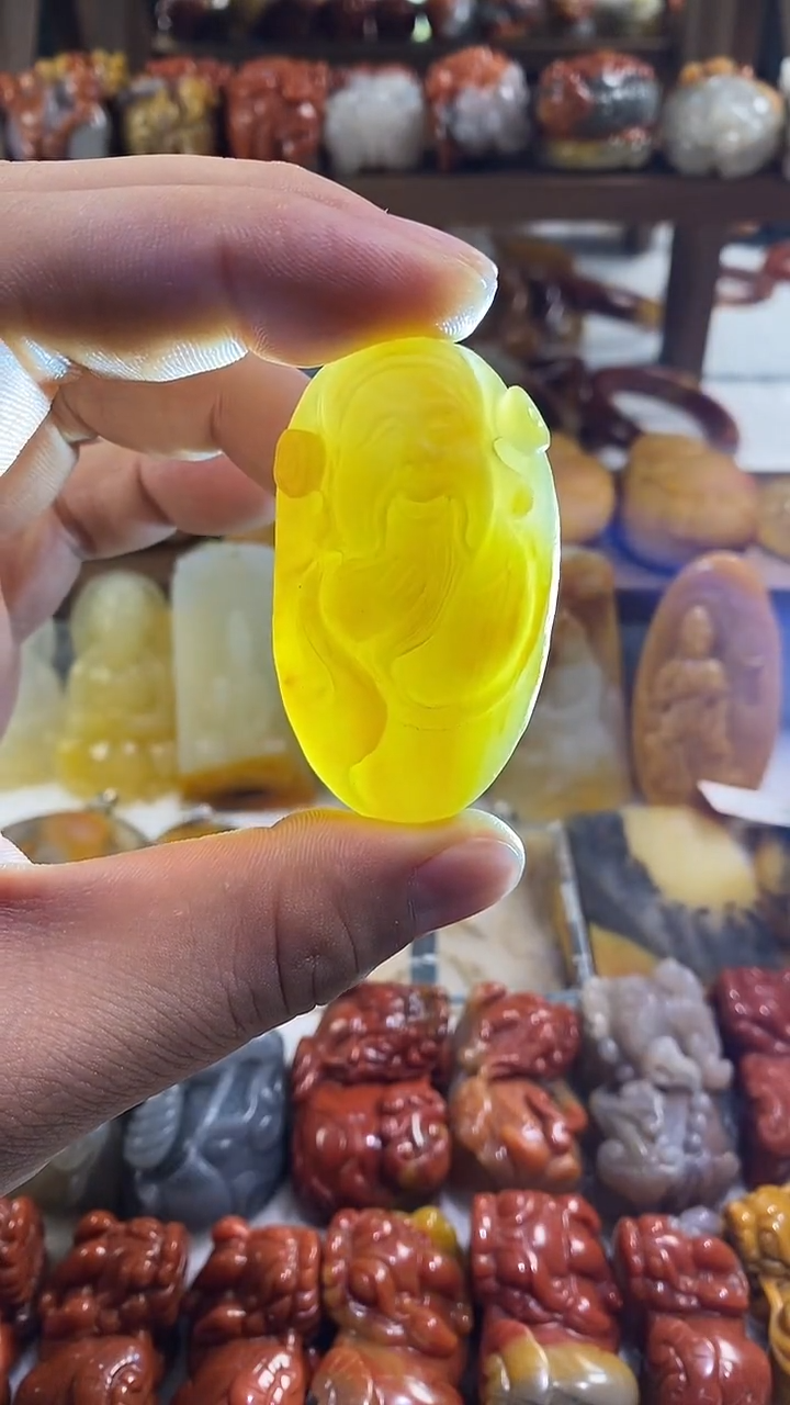 未镶嵌石英质玉（黄龙玉）吊坠(不含链)黄龙玉财神把件