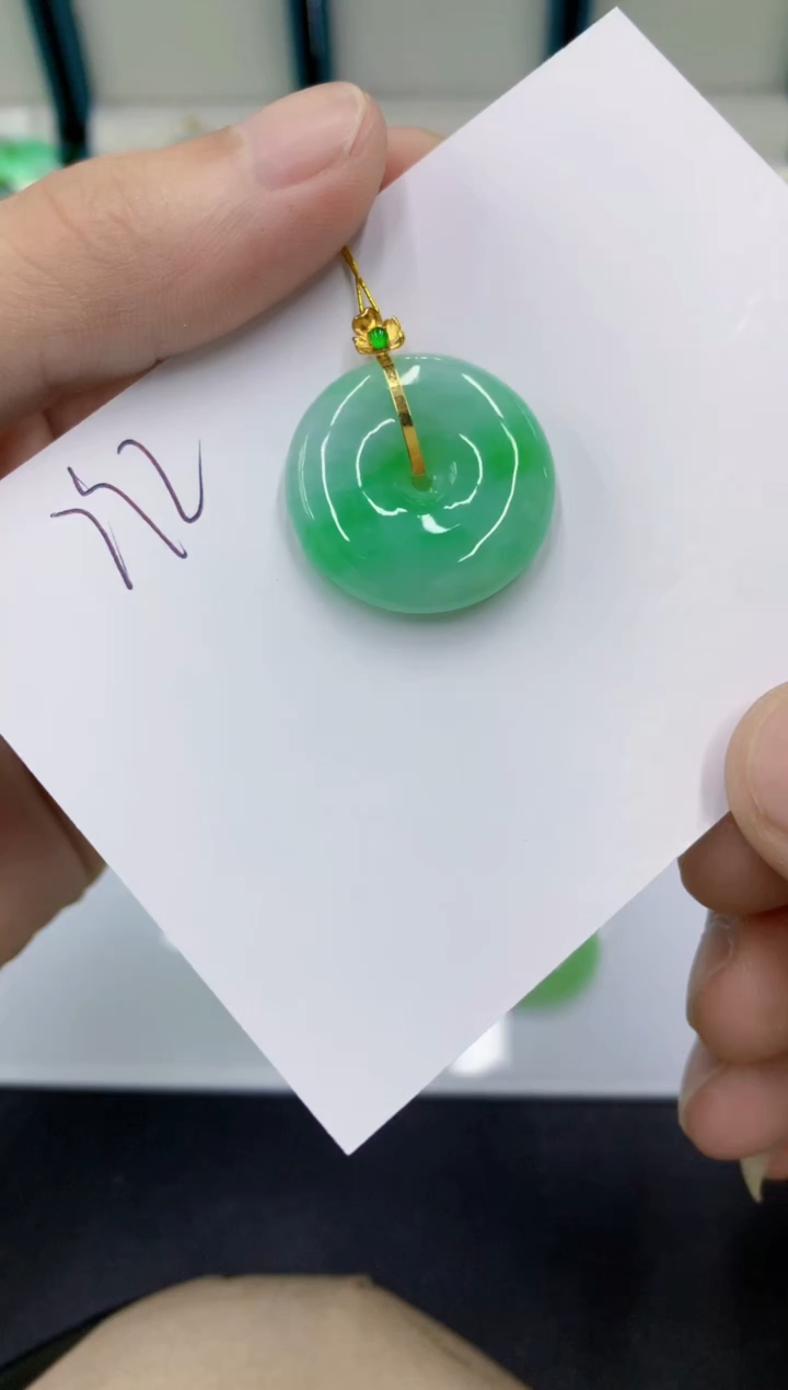 颈饰18K金镶嵌翡翠x**y翡翠