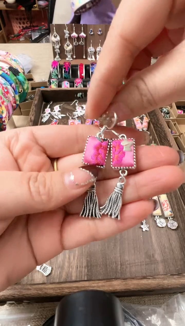 【闪购商品】织绣民族风老绣饰品410