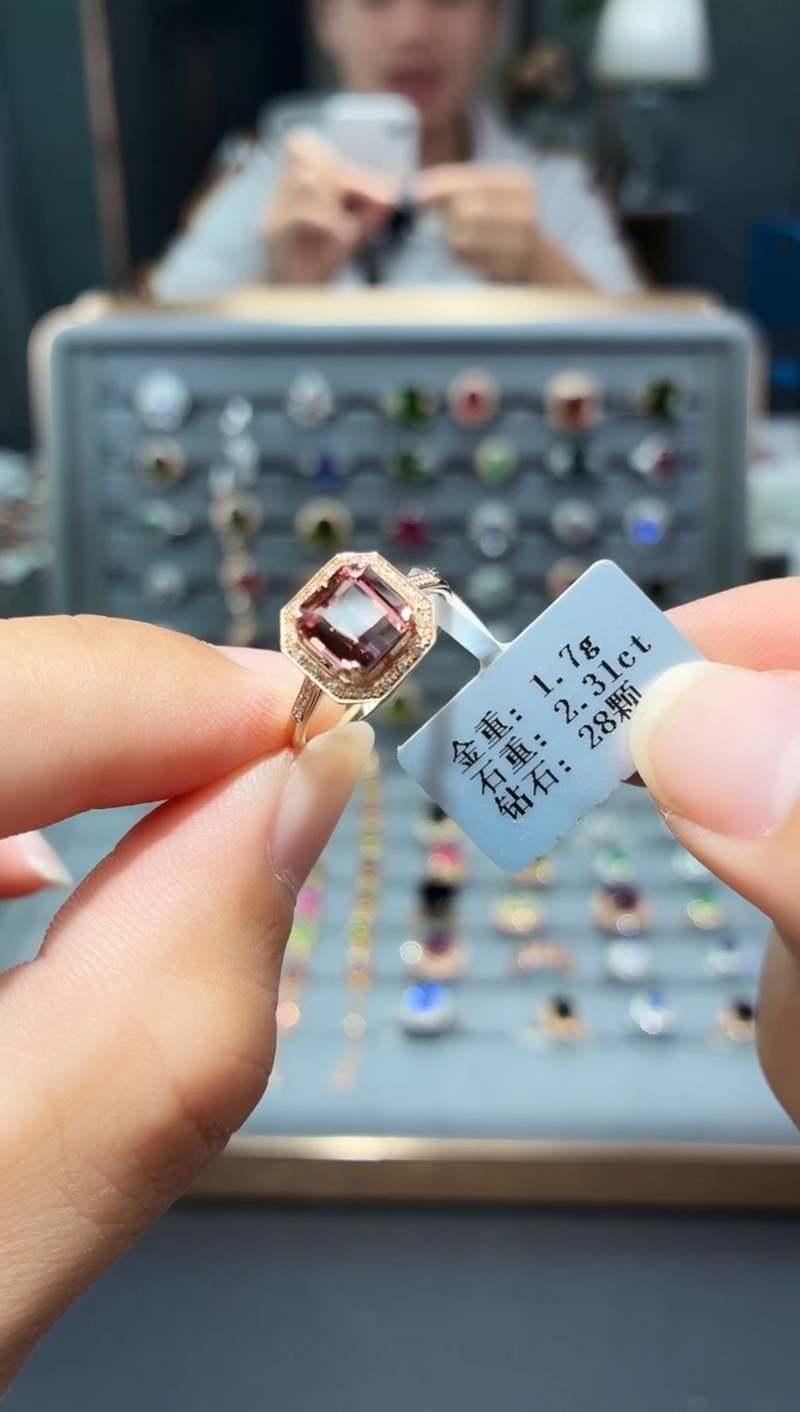 18K金镶嵌戒指碧玺2.31.