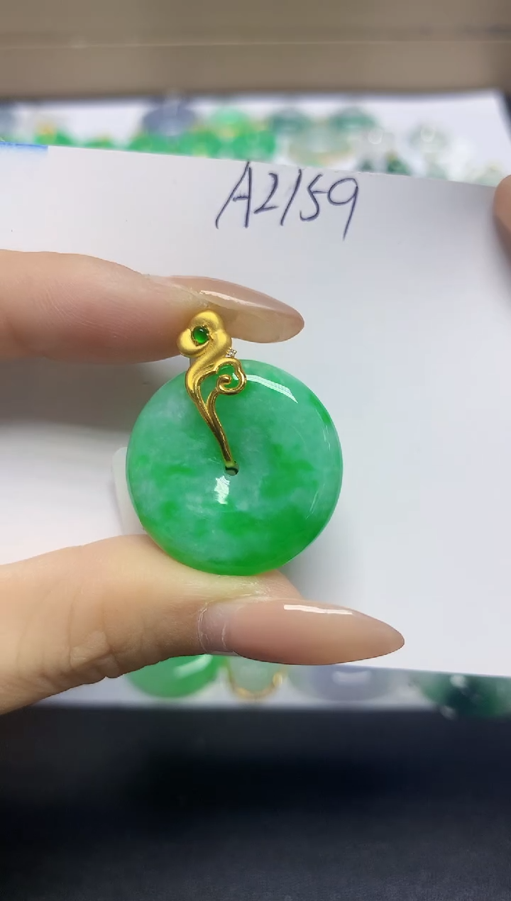 颈饰18K金镶嵌翡翠天然缅甸翡翠A货翡翠百元以上9元证书费自理