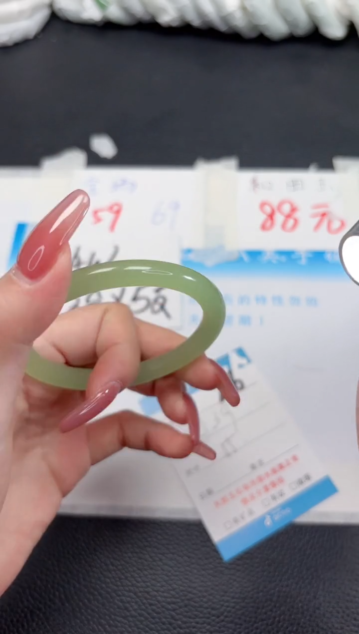 【闪购商品】石英质玉手镯未镶嵌276-55