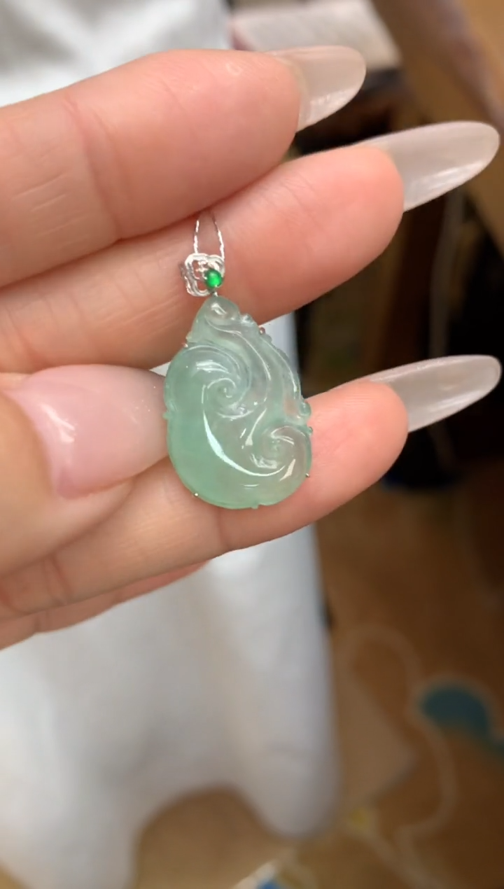 【闪购商品】翡翠颈饰18K金镶嵌如意