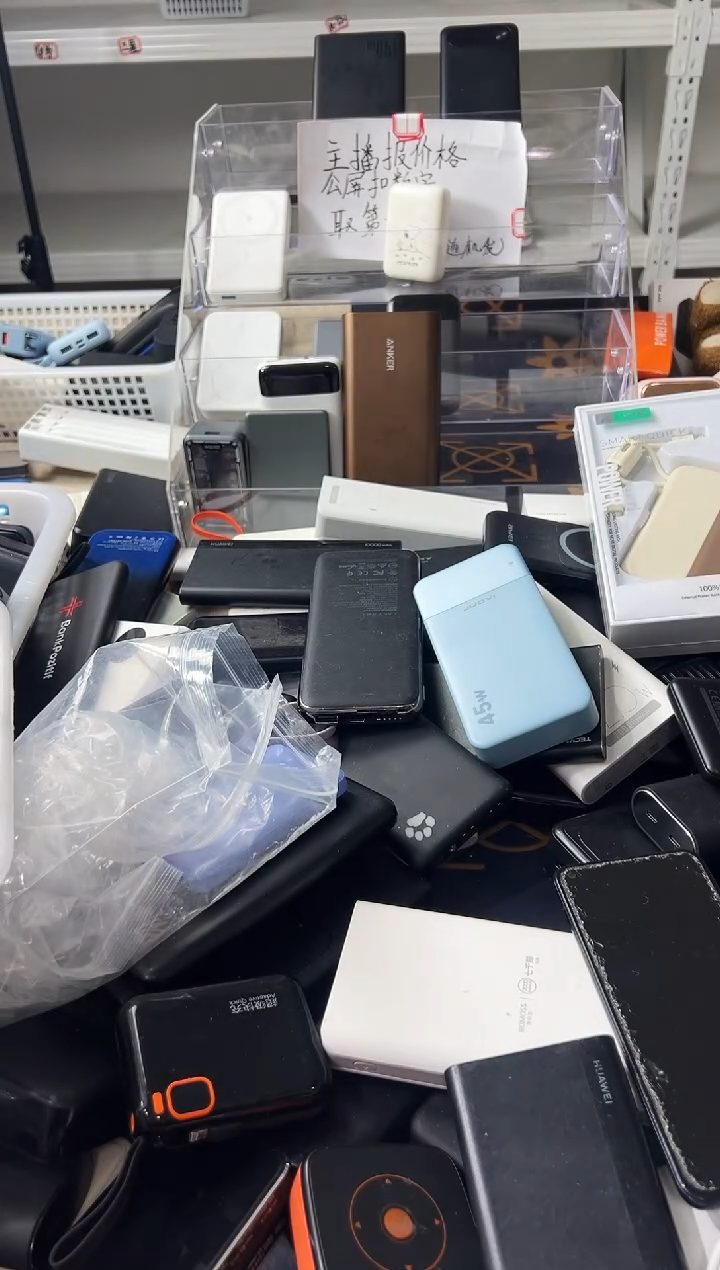 1m?****阳小巧自带线精品移动电源