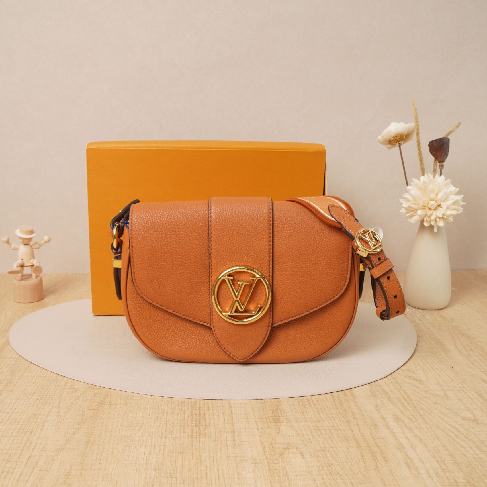 95新 LouisVuitton/路易威登 路易威登soft单肩包橙色/DS030150