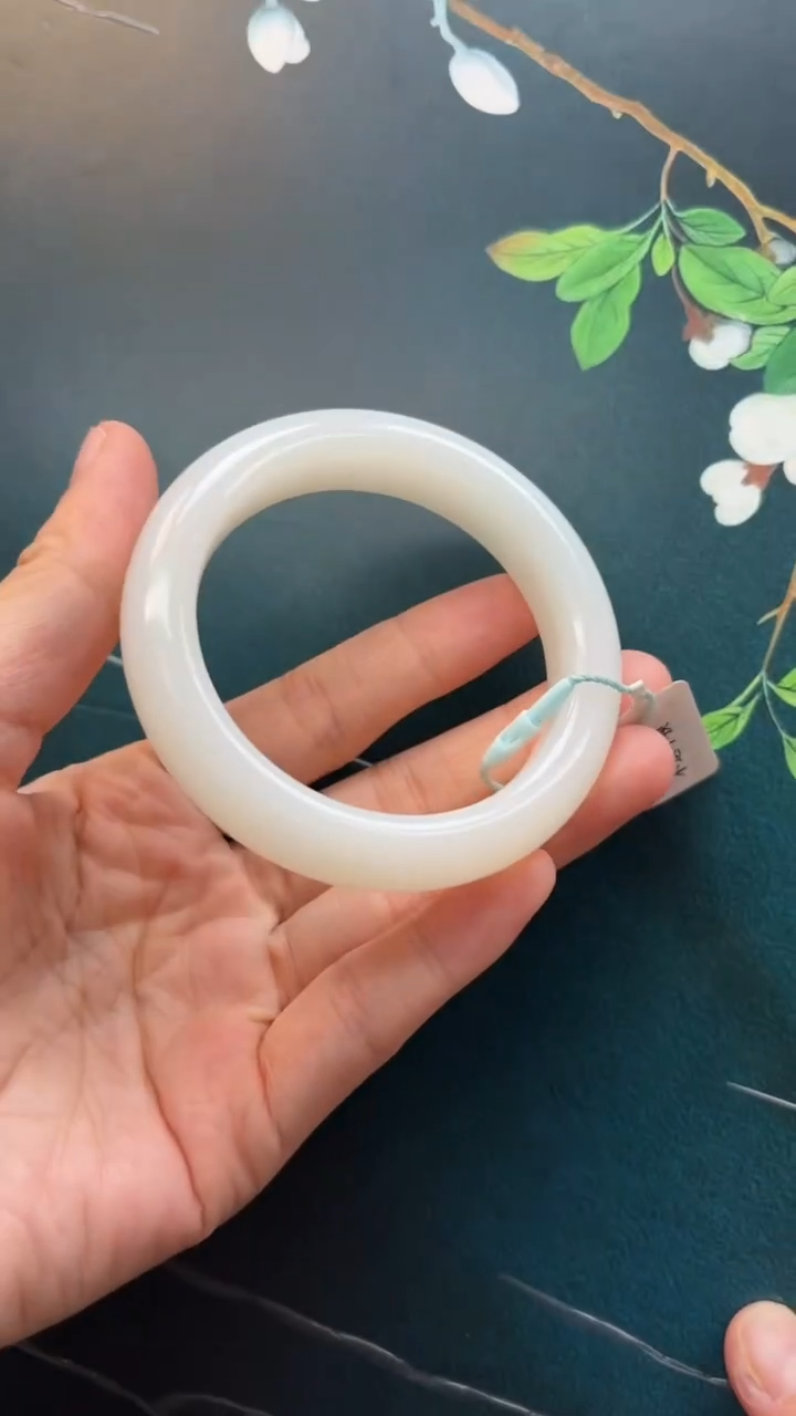 未镶嵌手镯和田玉手镯