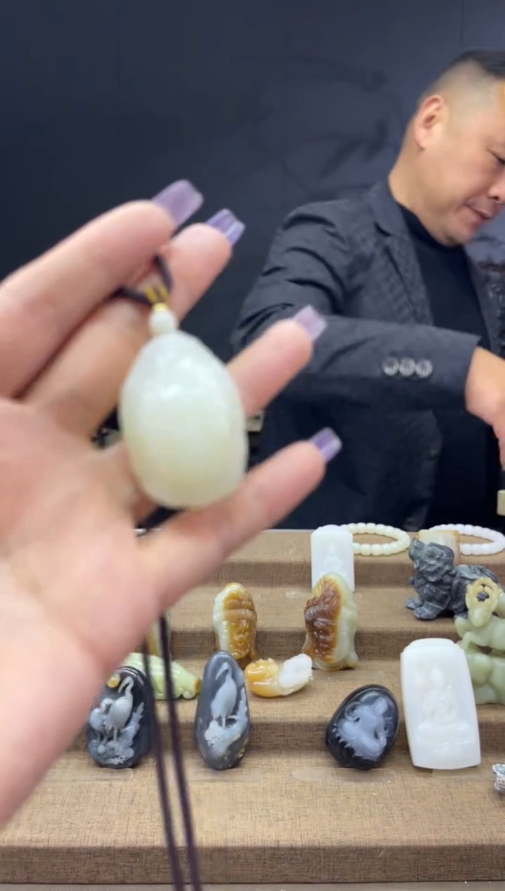 颈饰未镶嵌和田玉1