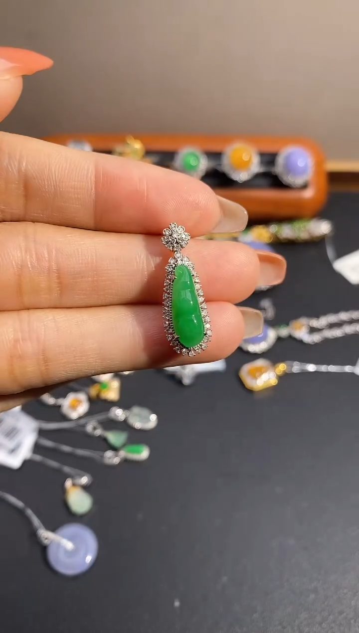 【闪购商品】翡翠颈饰18K金镶嵌吊坠