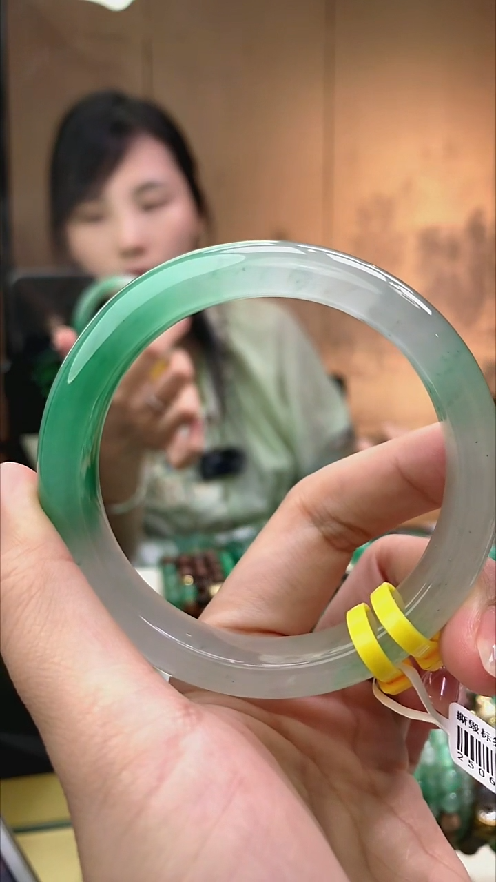 石英质玉手镯未镶嵌58圈口