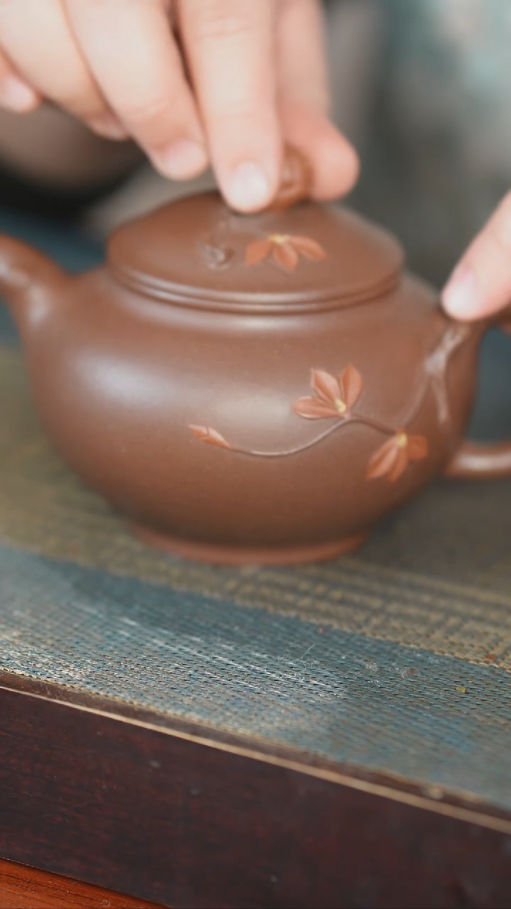 【闪购商品】微瑕喀左紫砂真不错，主播就是做壶的