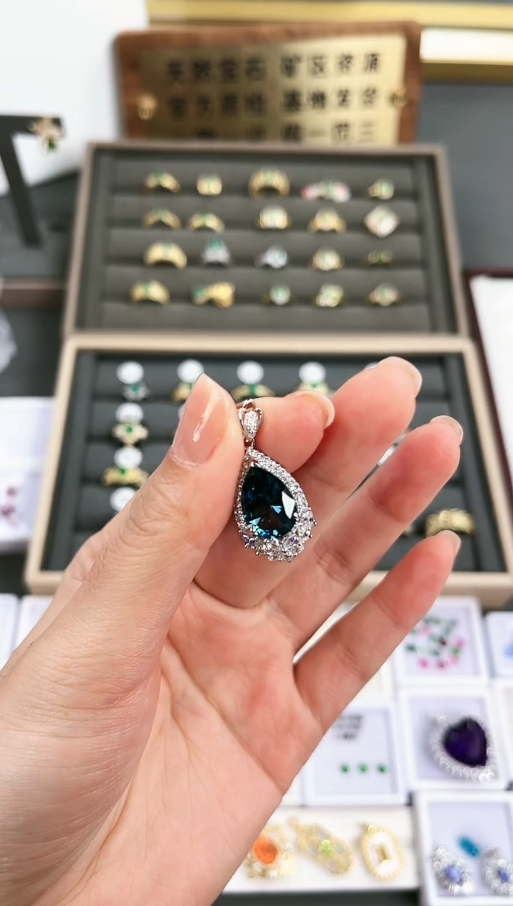 【闪购商品】托帕石颈饰银S925镶嵌t06