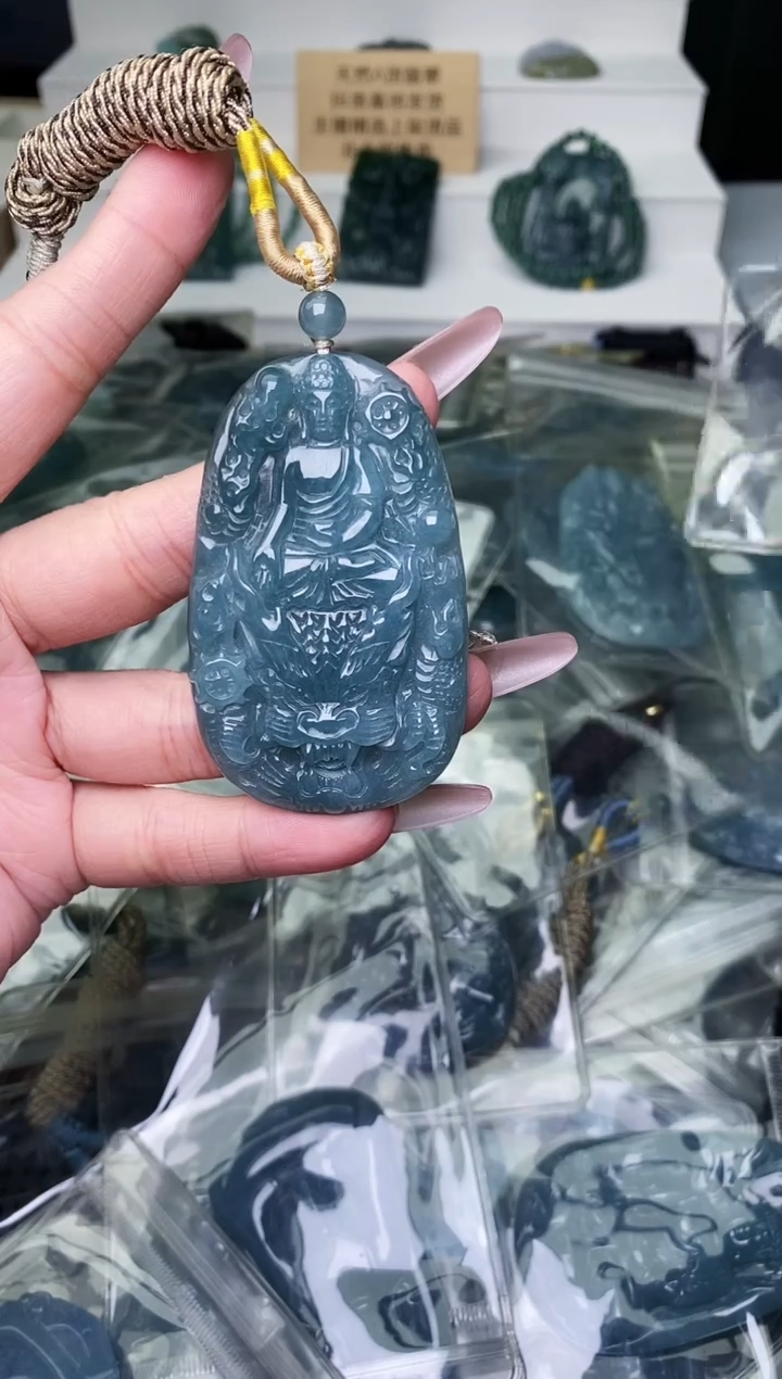 颈饰未镶嵌翡翠 