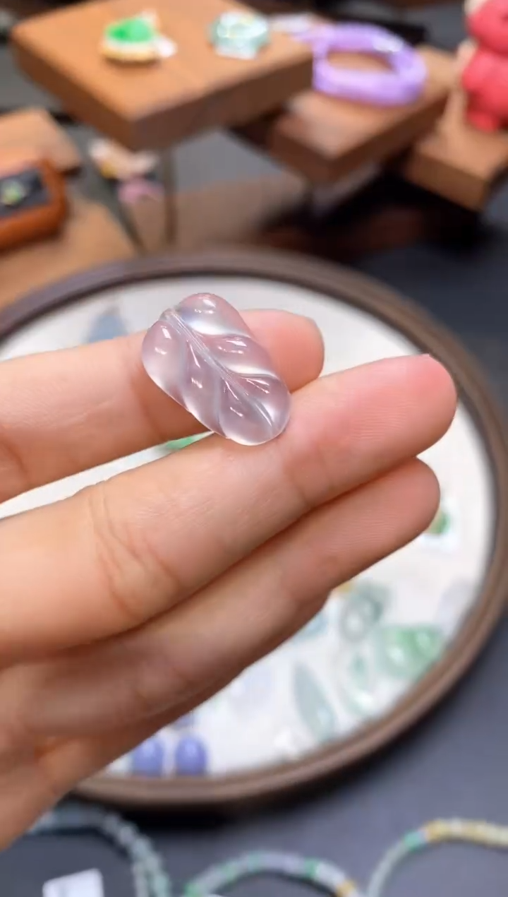 翡翠未镶嵌颈饰叶子