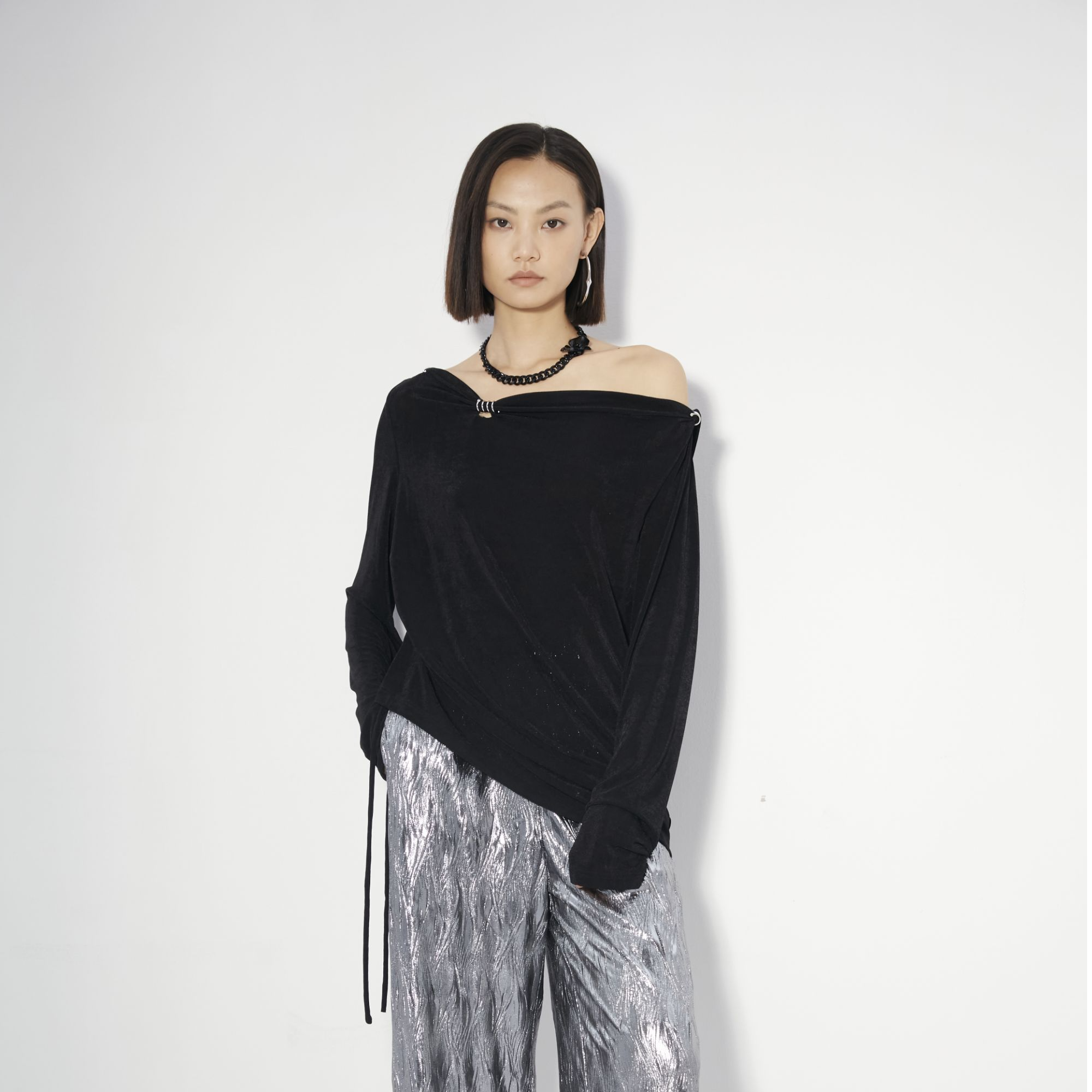 JJJ STUDIO 黑色气质百搭不规则扣设计感宽松长袖上衣 JUWFR1N090