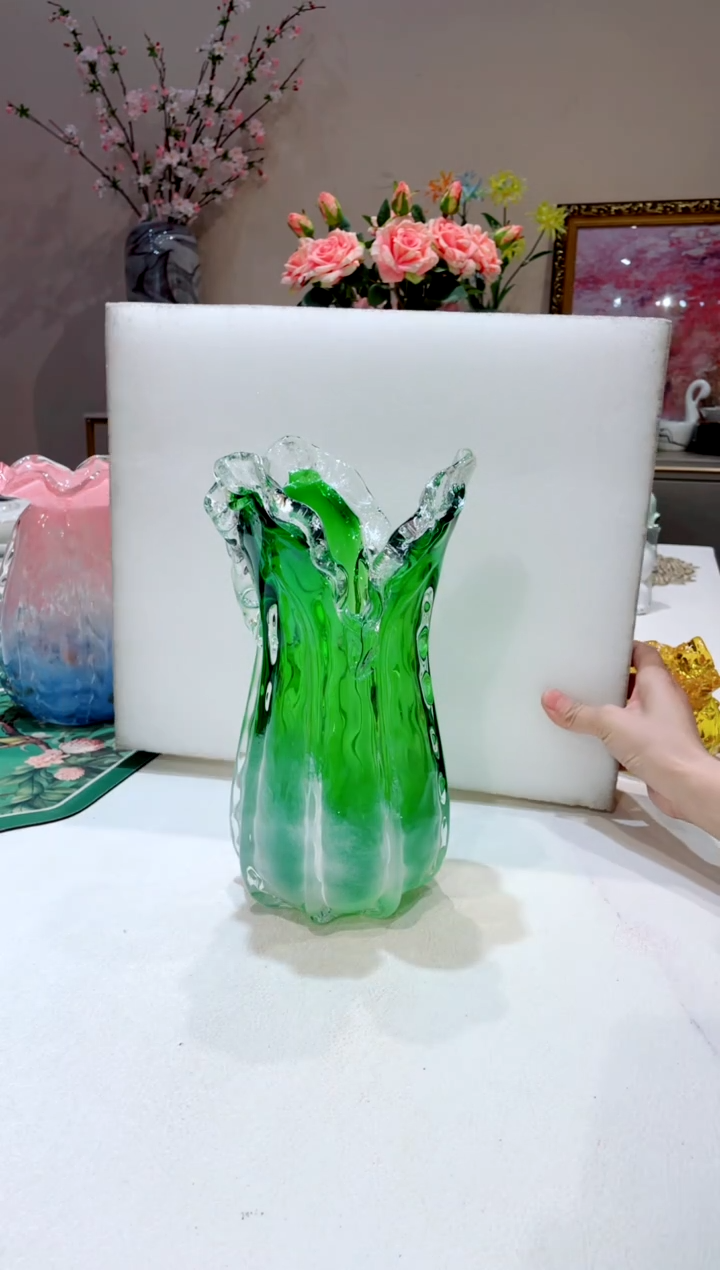 【闪购商品】琉璃手工艺品27cm绿白菜花瓶