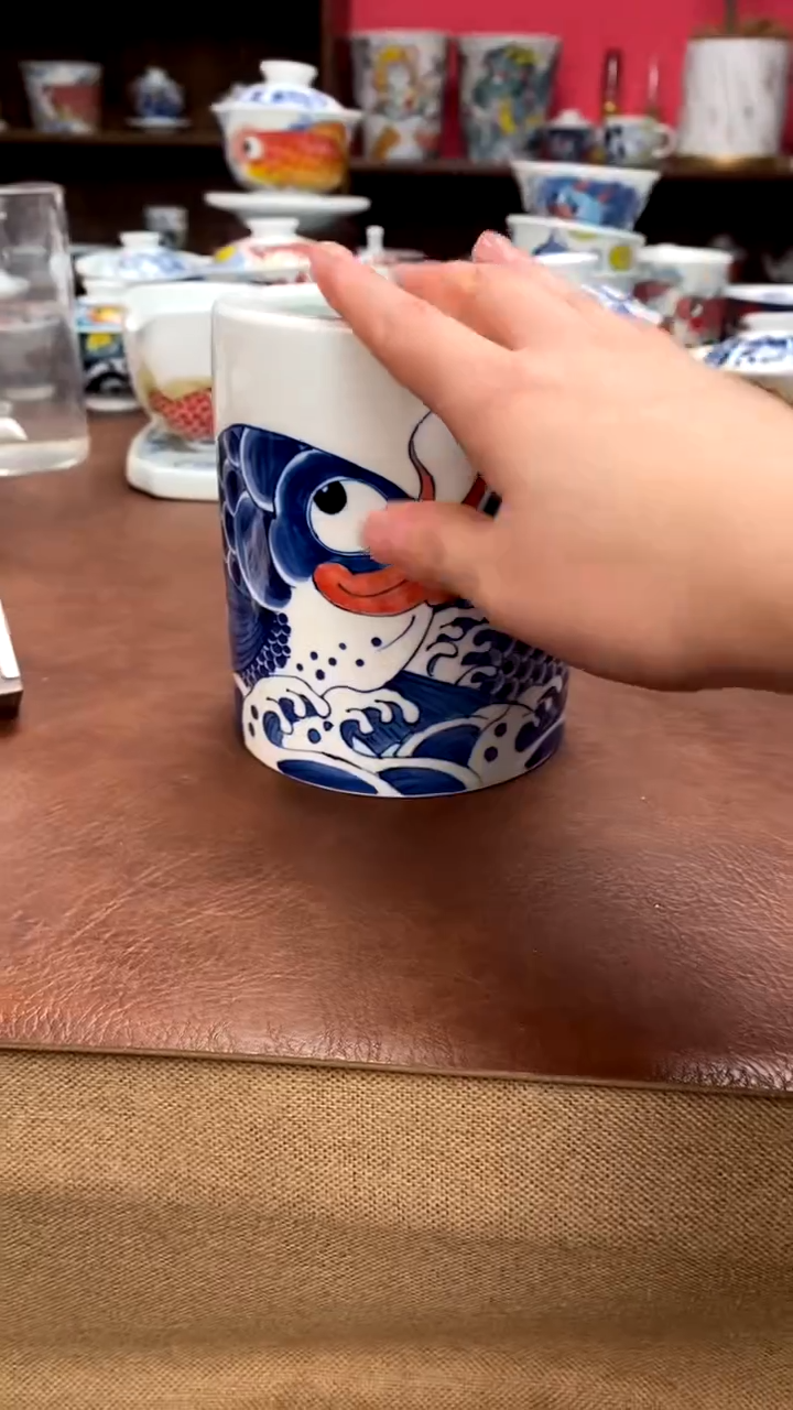 【闪购商品】龙鱼笔筒（微瑕福利）昨明陶瓷