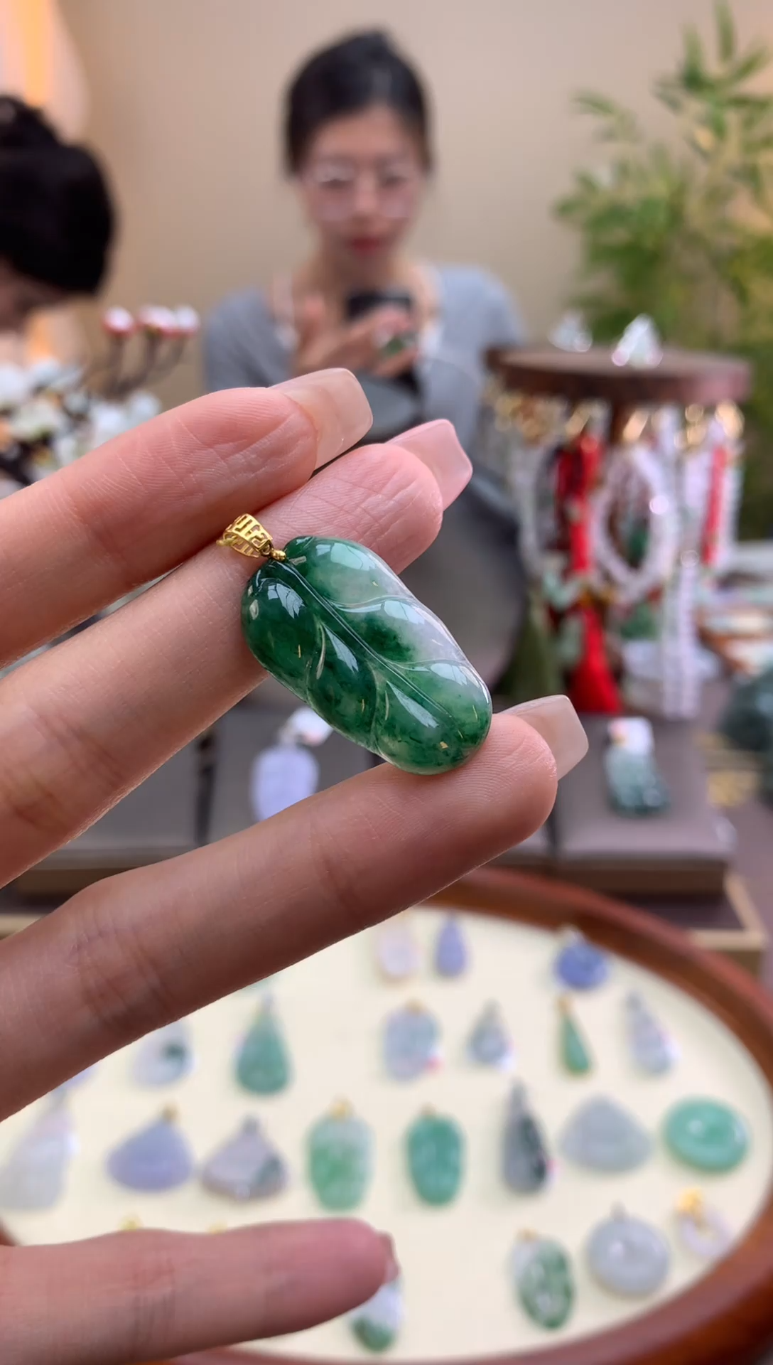 【闪购商品】翡翠颈饰18K金镶嵌叶子