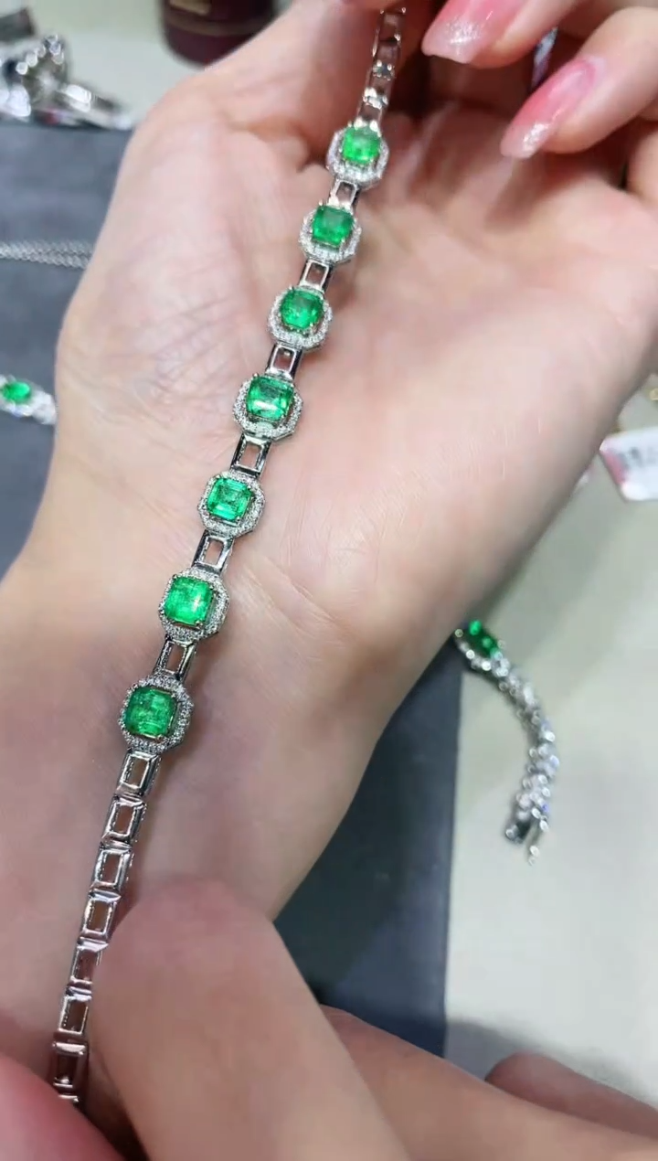 18K金镶嵌天然祖母绿手链