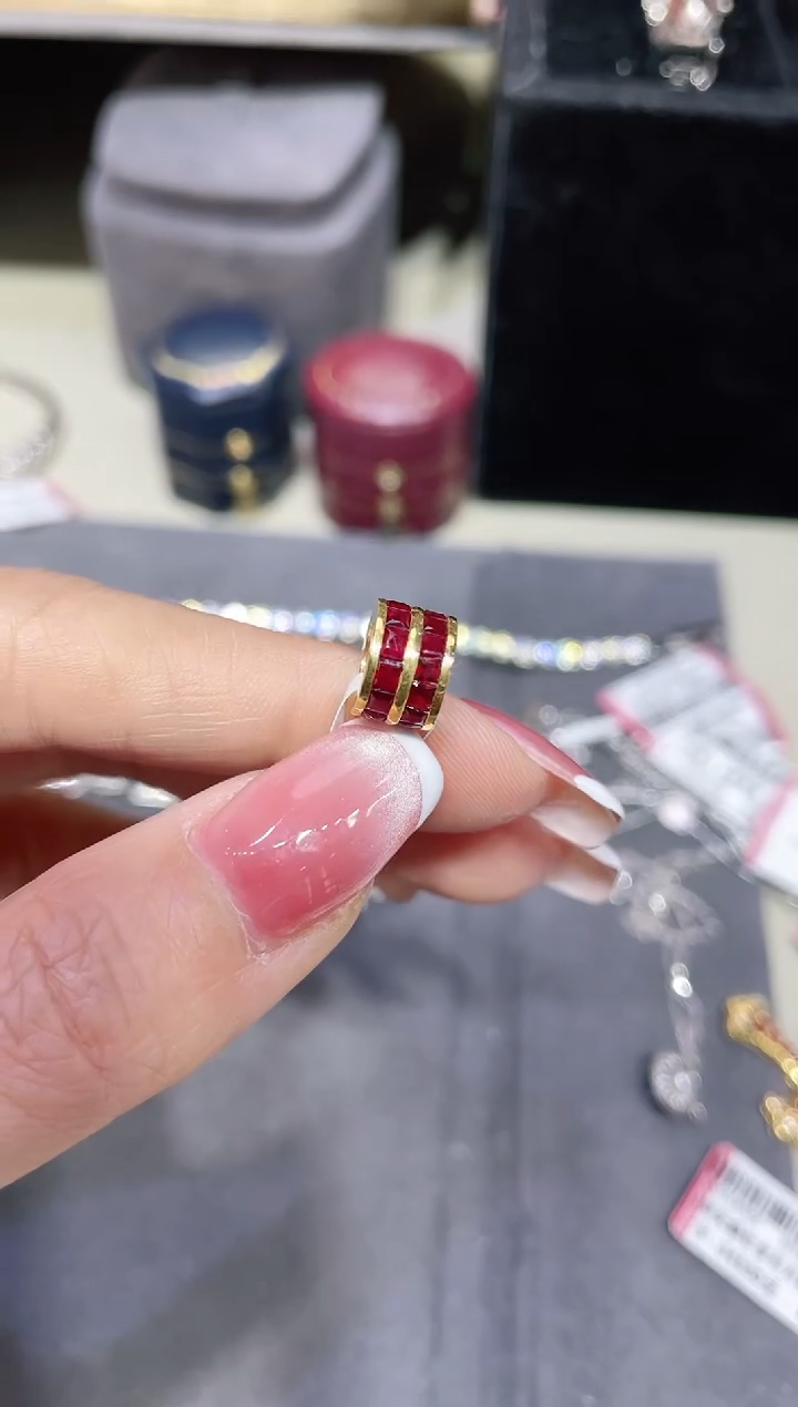 【闪购商品】红宝石吊坠18K金镶嵌·