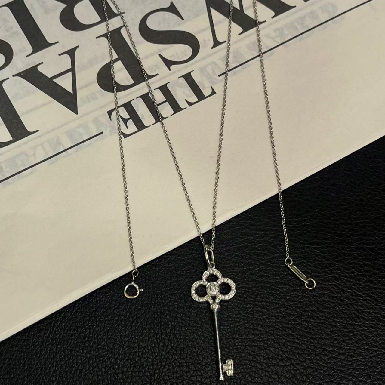 95新 Tiffany & Co./蒂芙尼 白金小钻钥匙项链B1304