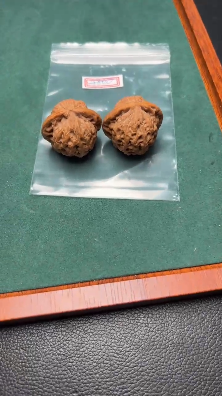 【闪购商品】文玩核桃把件38云雾山