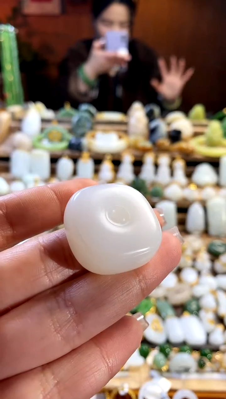 【闪购商品】和田玉吊坠未镶嵌。