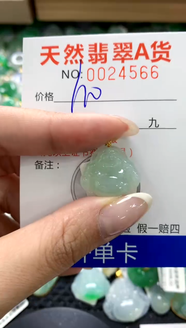 翡翠18K金镶嵌颈饰1111111111111111