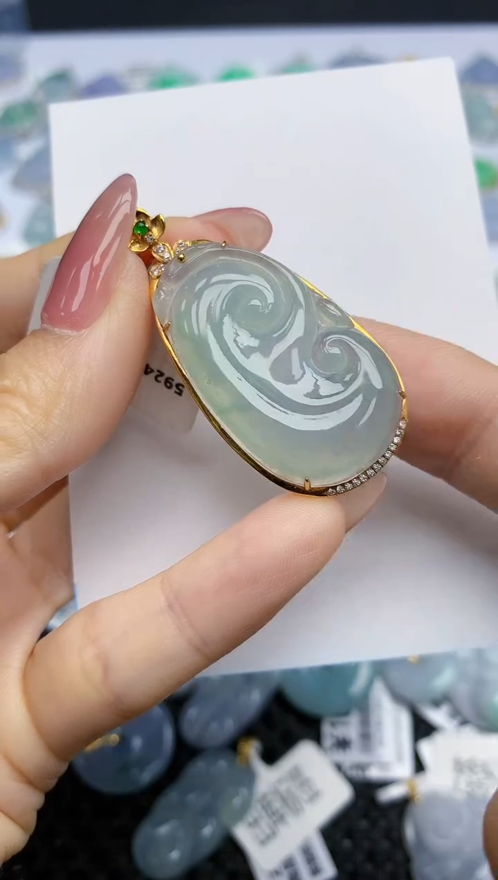 【闪购商品】翡翠挂件18K金镶嵌天然翡翠A货