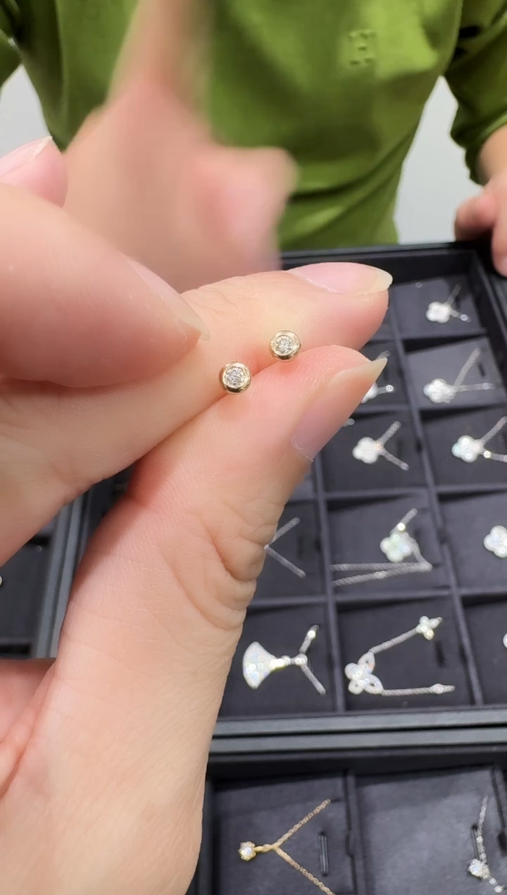 18K金镶嵌耳钉钻石25分泡泡耳钉BG