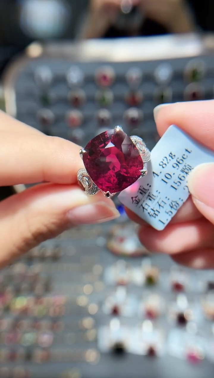 18K金镶嵌戒指碧玺10.96.