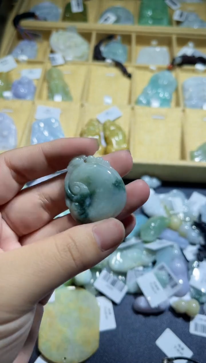 【闪购商品】翡翠未镶嵌颈饰00000050