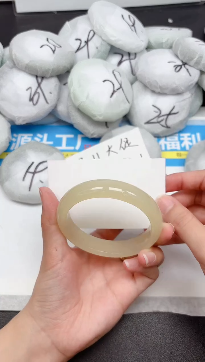 未镶嵌手镯石英质玉228-58.2