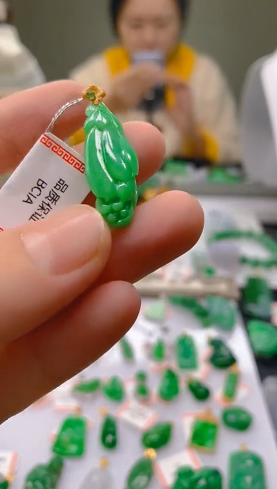 【闪购商品】翡翠颈饰18K金镶嵌天然翡翠A货，支持复检