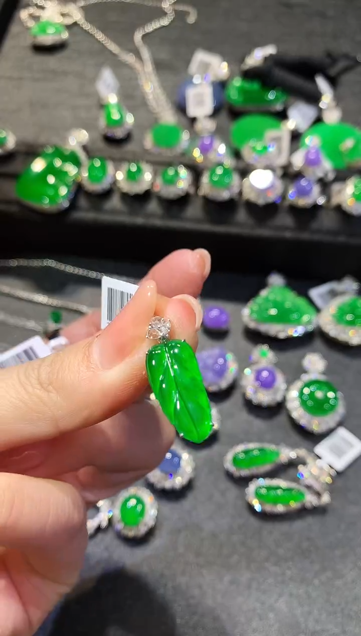 【闪购商品】翡翠吊坠(不含链)18K金镶嵌78-叶子