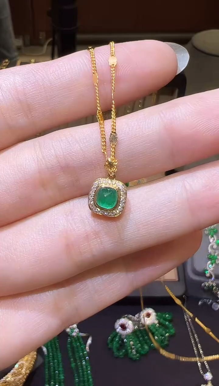 吊坠(赠链)18K金镶嵌祖母绿0.42ct