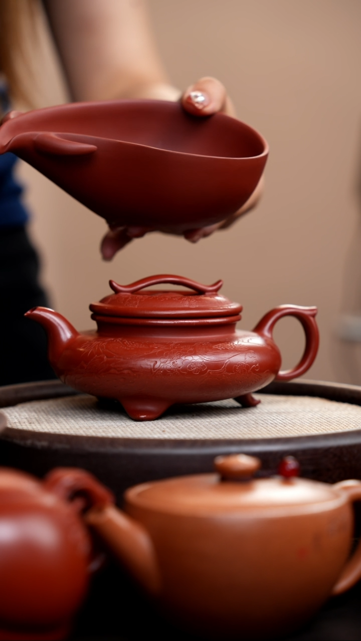 茶壶紫砂朱泥古有傲雪刻绘+红牛公道012