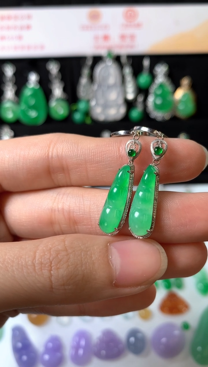 18K金镶嵌翡翠耳饰耳环