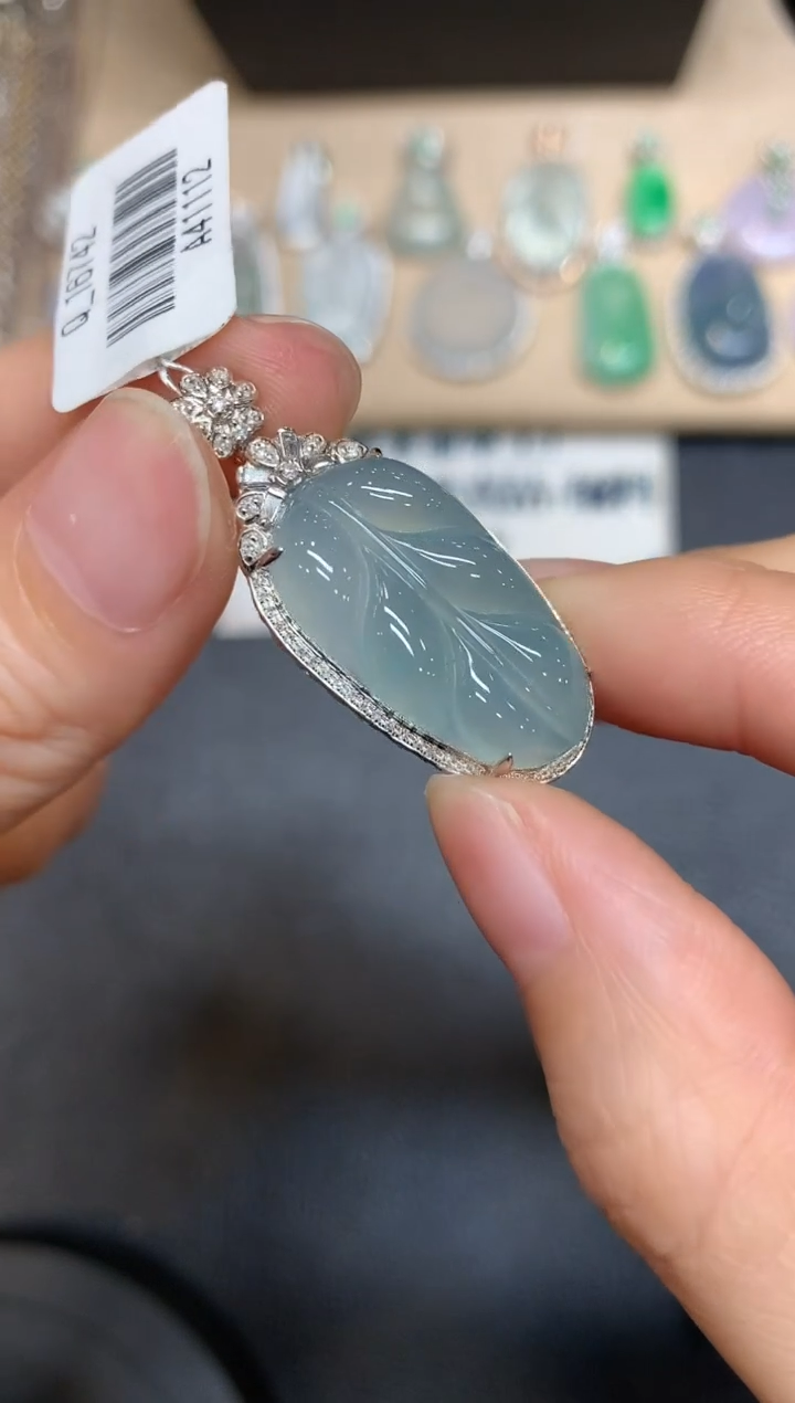 【闪购商品】翡翠颈饰18K金镶嵌树叶【无服务费
