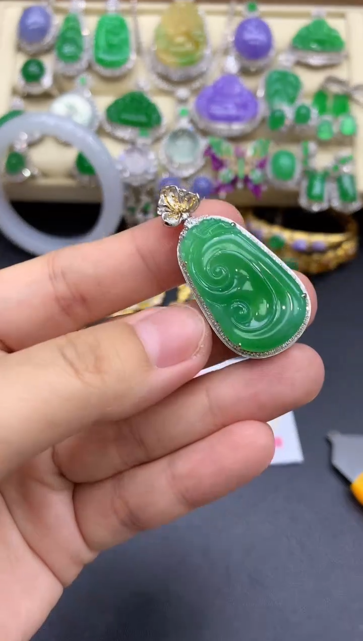 颈饰18K金镶嵌翡翠433-中国好珍宝