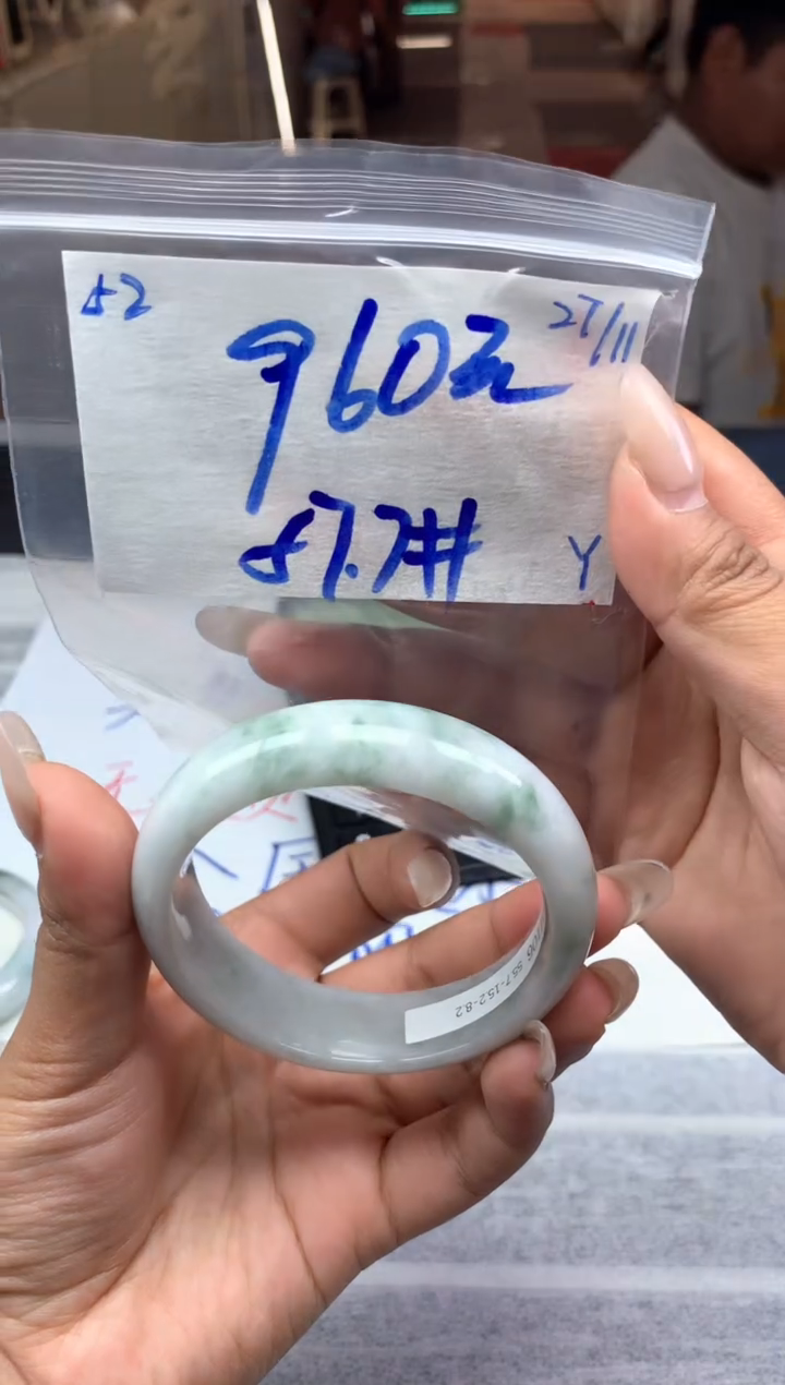 未镶嵌定制翡翠52毛货需精细抛光手镯拍一发一