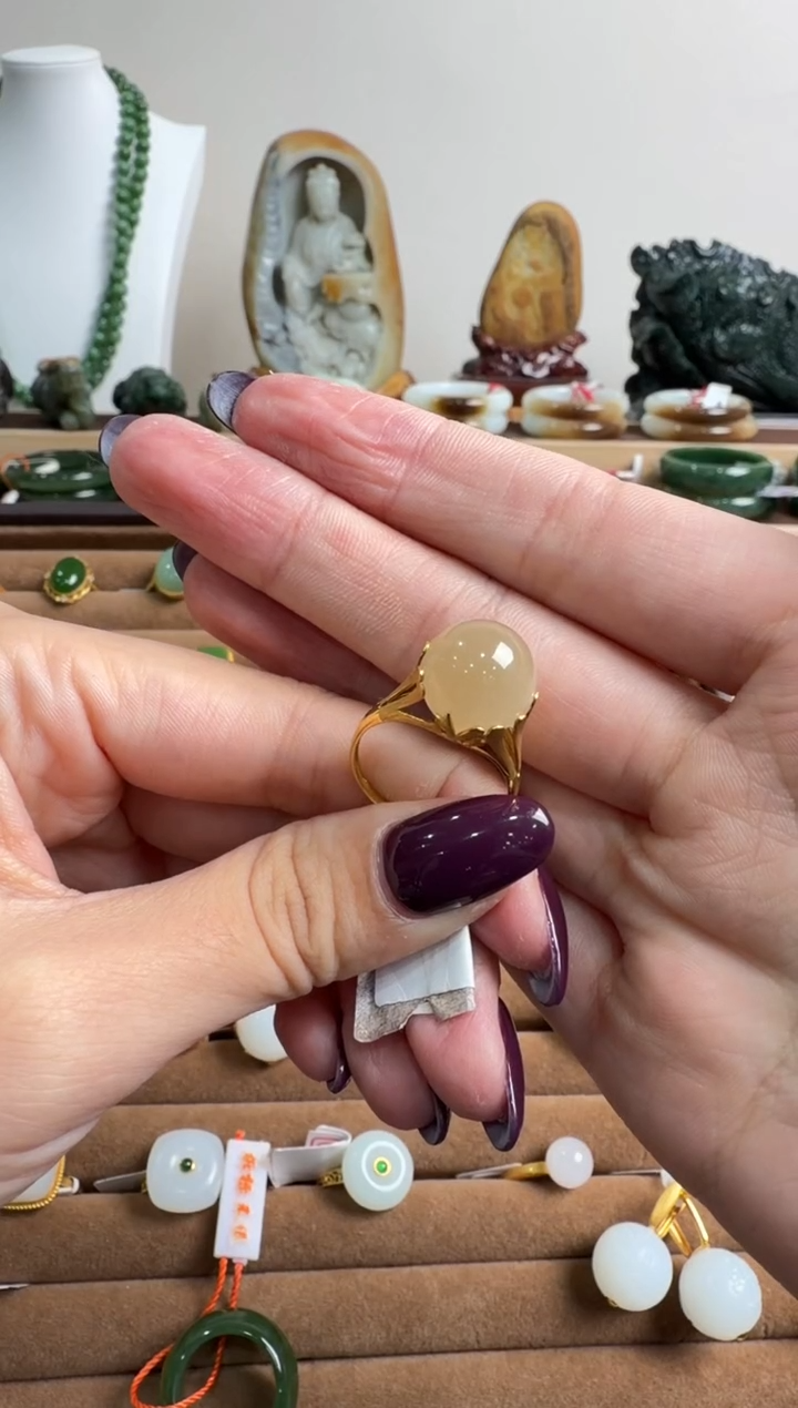 颈饰18K金镶嵌和田玉戒指