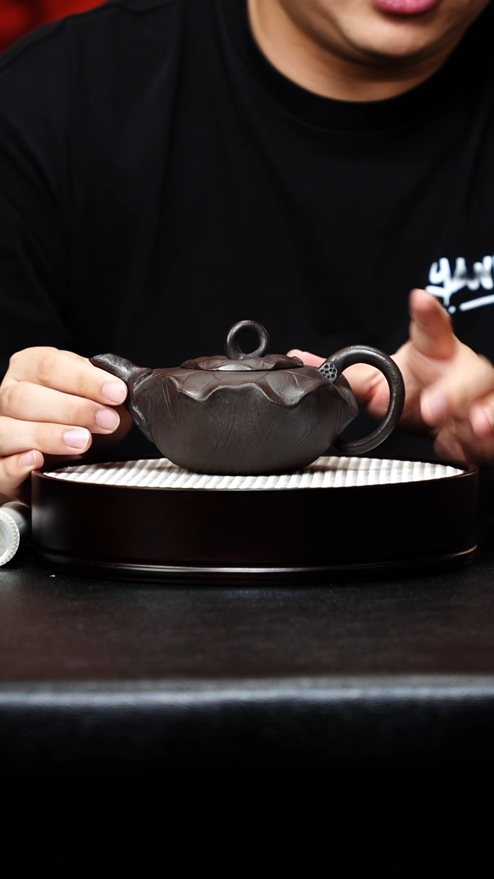 茶壶紫砂宜兴紫砂 莲花 玄铁紫泥