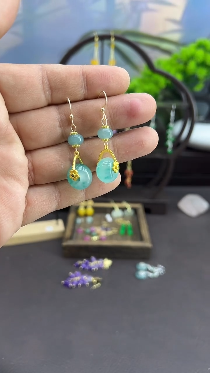 未镶嵌石英质玉（天山翠）耳饰205