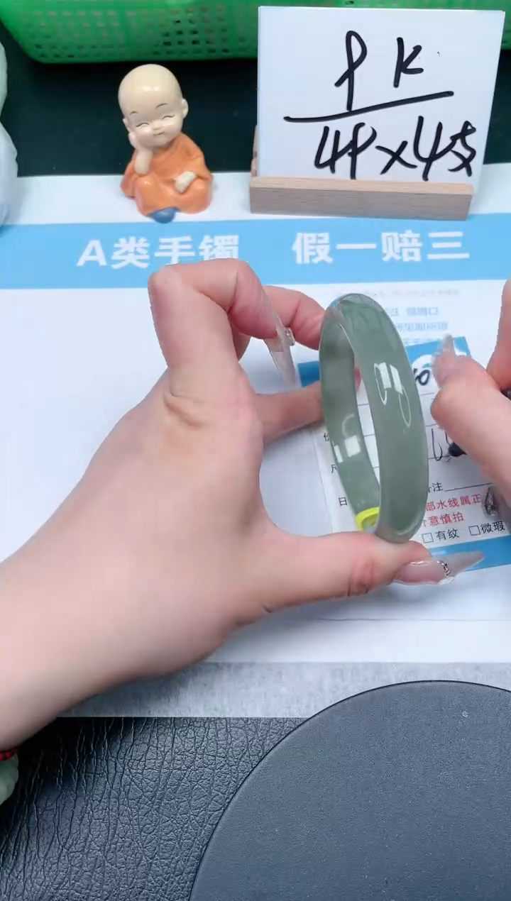 【闪购商品】石英质玉手镯未镶嵌140-63