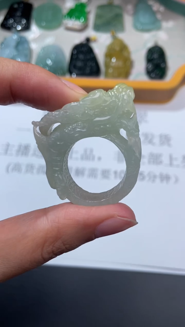 未镶嵌挂件翡翠371521    多人  