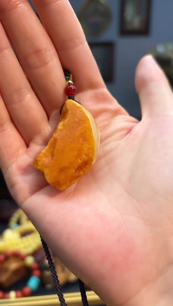 琥珀颈饰未镶嵌吊坠