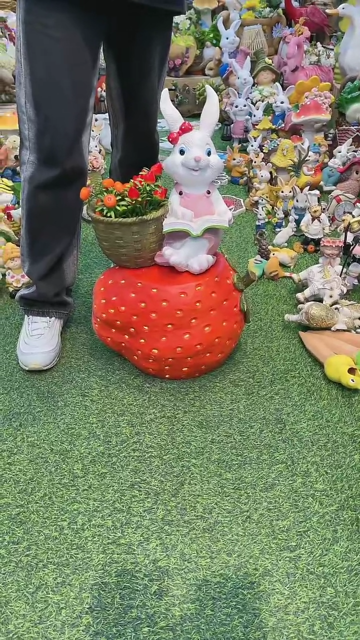 【闪购商品】树脂草莓凳子&001&